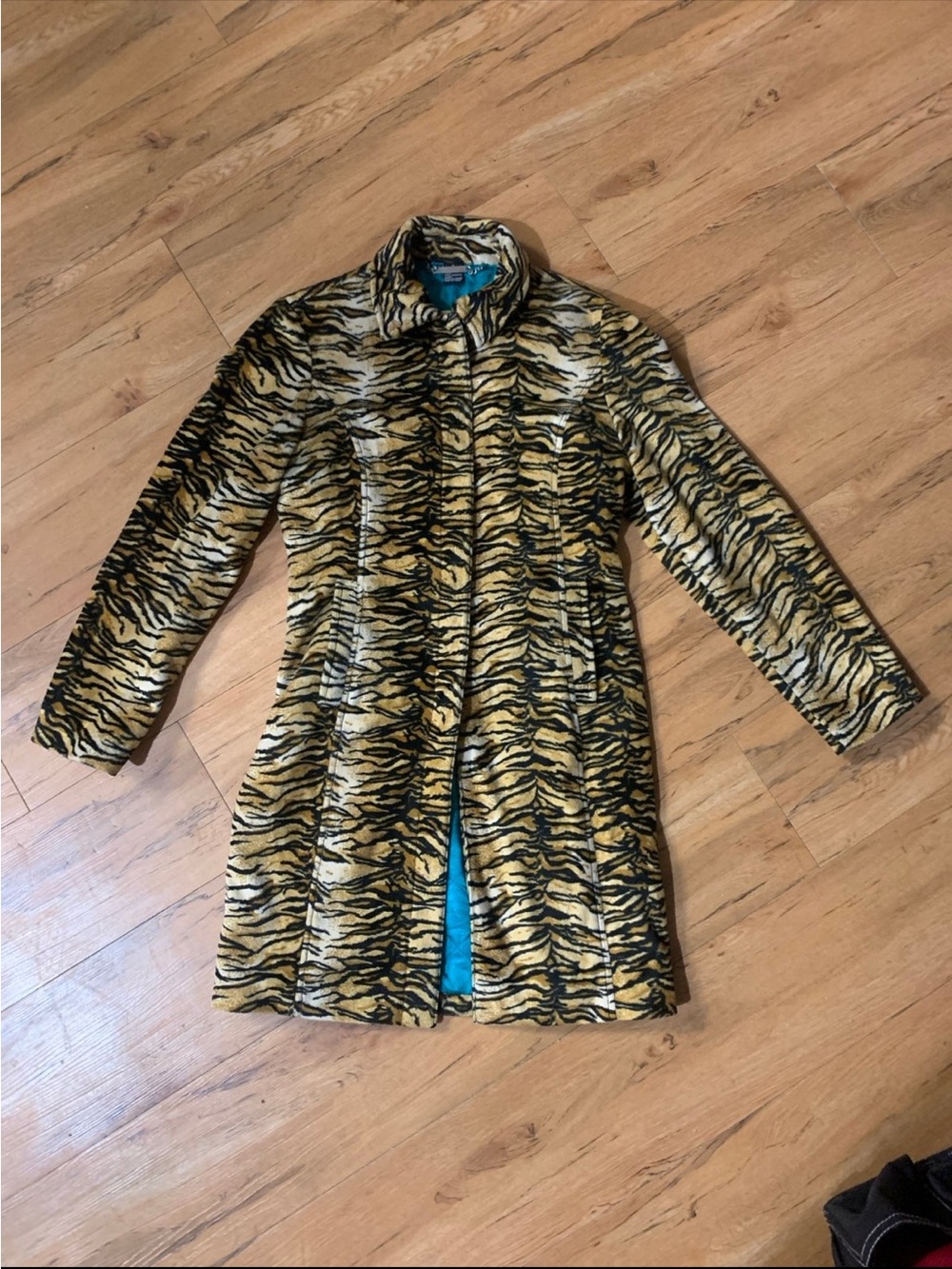 Guess tiger print coat
